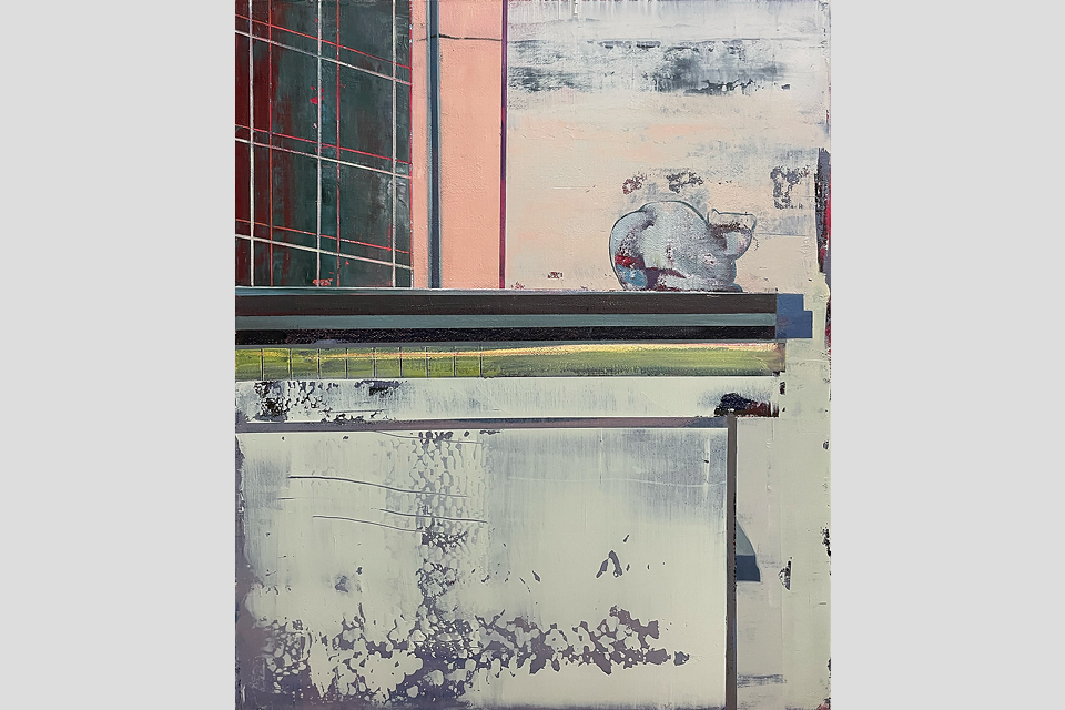 물감을 거칠게 긁어내 표현한 마모된 표면과 수평 구조가 겹쳐진 건물 외관 같은 추상적 구도. 연한 회색과 베이지, 검은 선들이 중첩되어 있고, 굵게 가로지른 선 위에 생명체 같은 것이 그려져 있다.